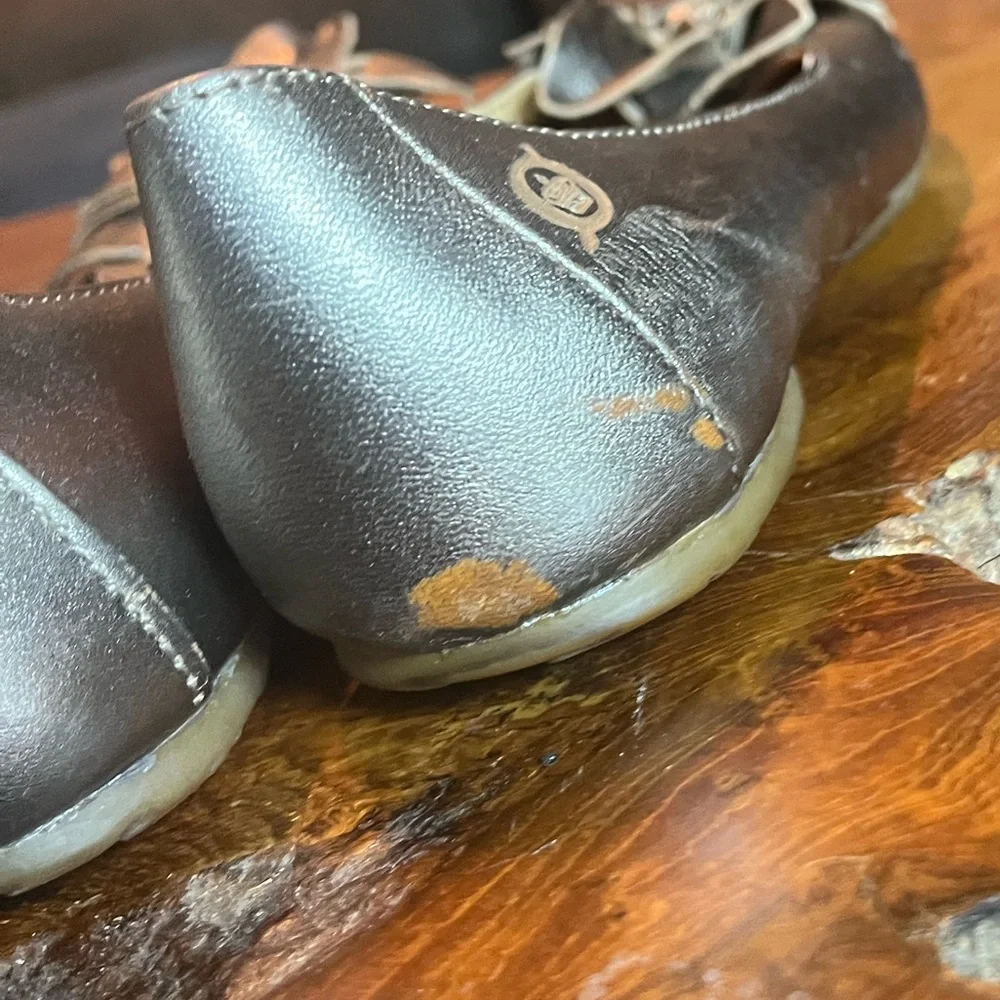Born Women’s Size 6 Metallic Bronze Leather Flats Floral Toe Detail Shoes
